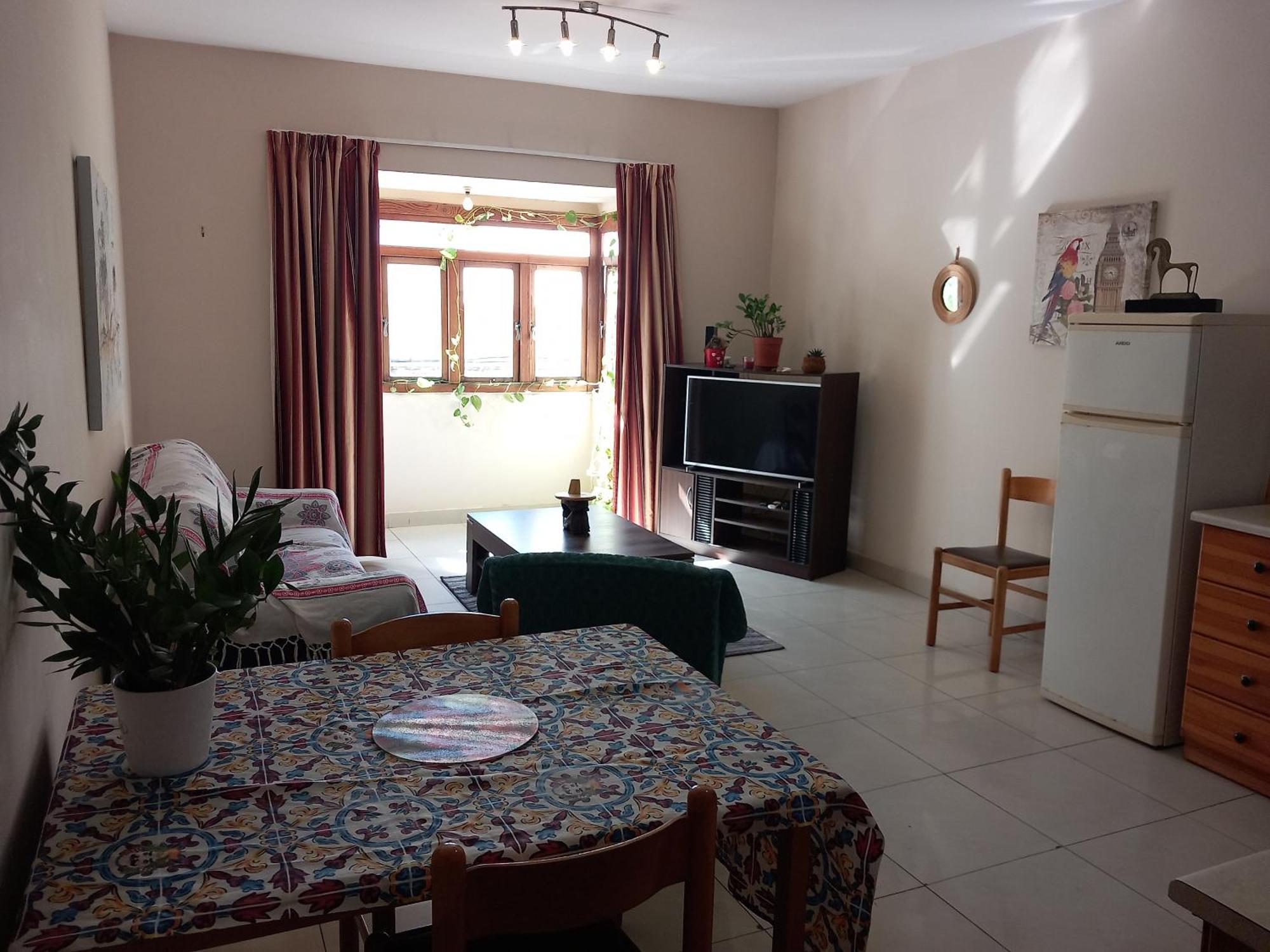 Spacious 2 Bedroom Flat Close To Sea And Tourism Hub
